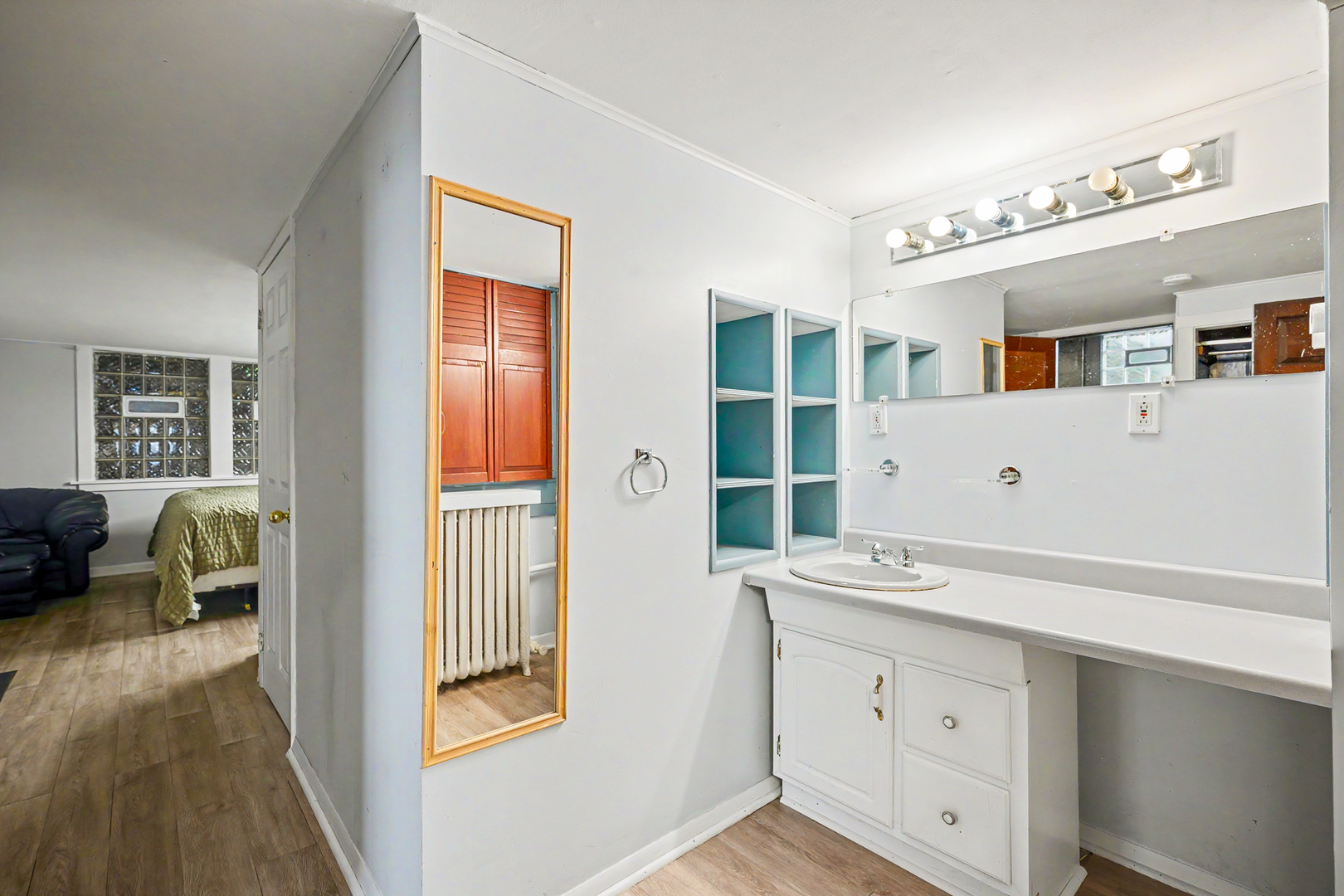 813 Circle Avenue, Forest Park, IL 60130