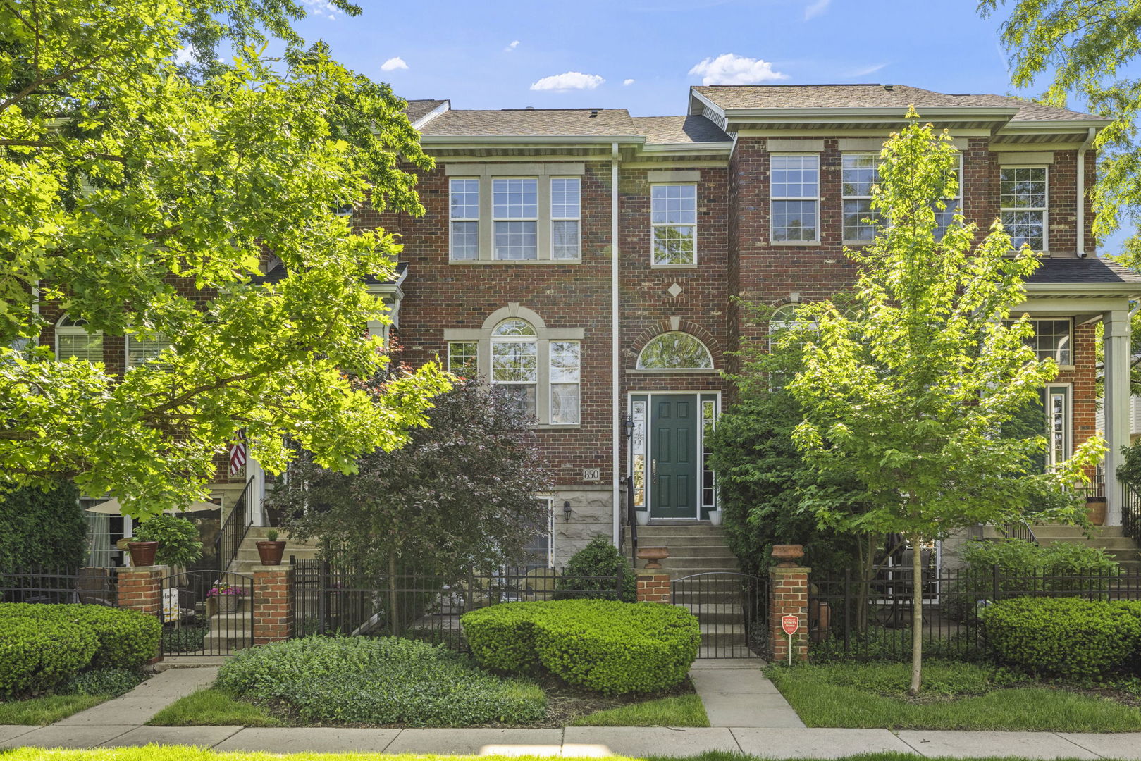 850 Shandrew Drive, Naperville, IL 60540