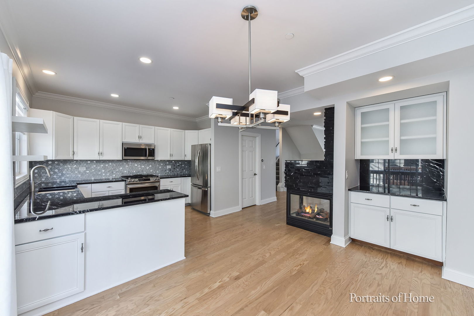850 Shandrew Drive, Naperville, IL 60540