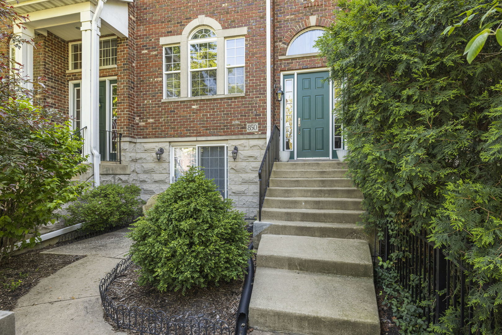 850 Shandrew Drive, Naperville, IL 60540