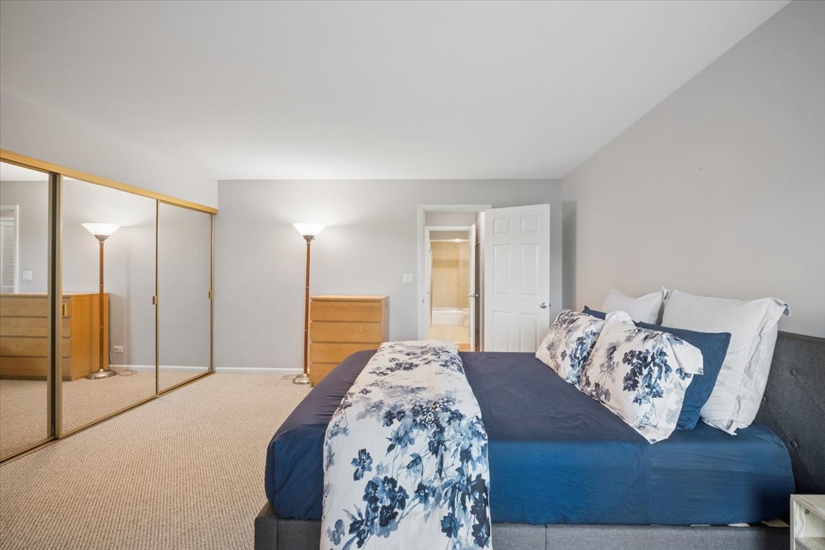 5400 Carriageway Drive #315, Rolling Meadows, IL 60008