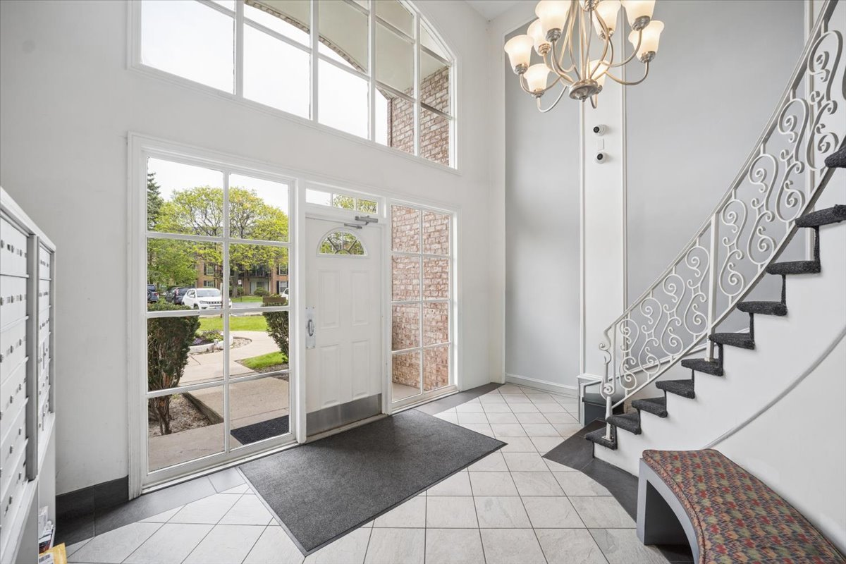 5400 Carriageway Drive #315, Rolling Meadows, IL 60008
