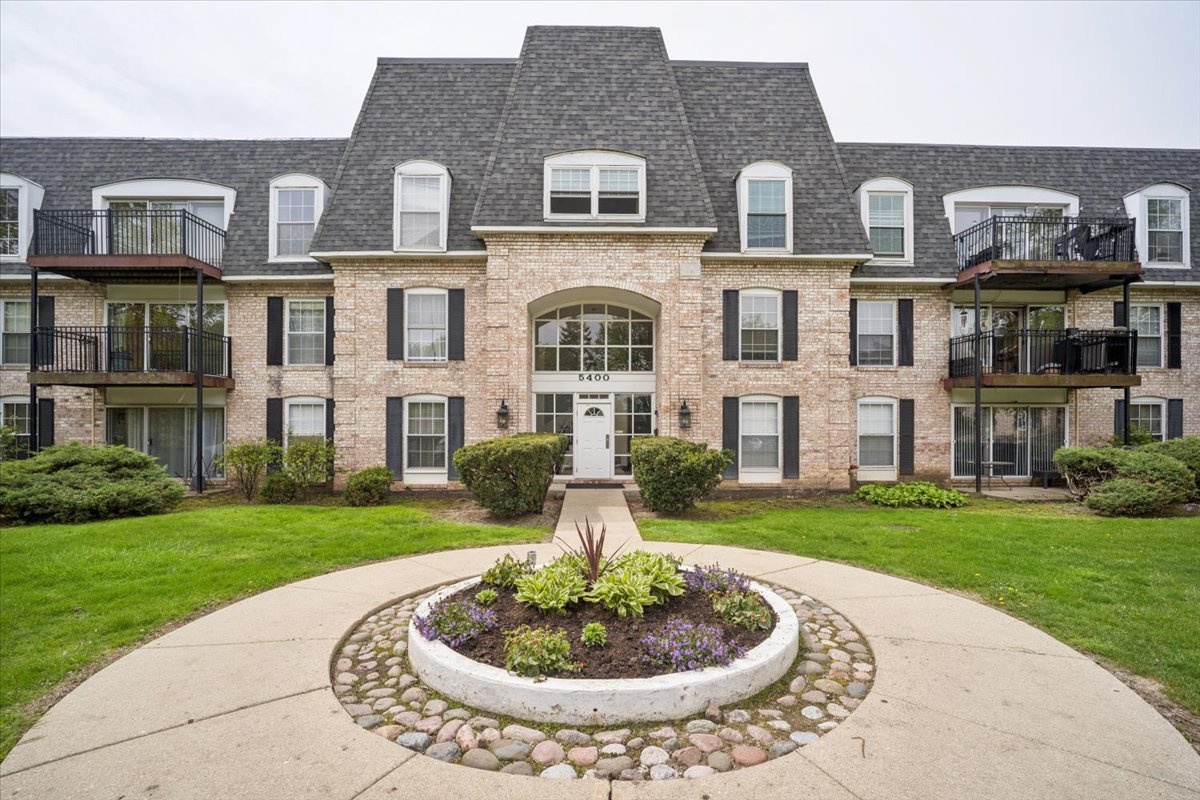 5400 Carriageway Drive #315, Rolling Meadows, IL 60008