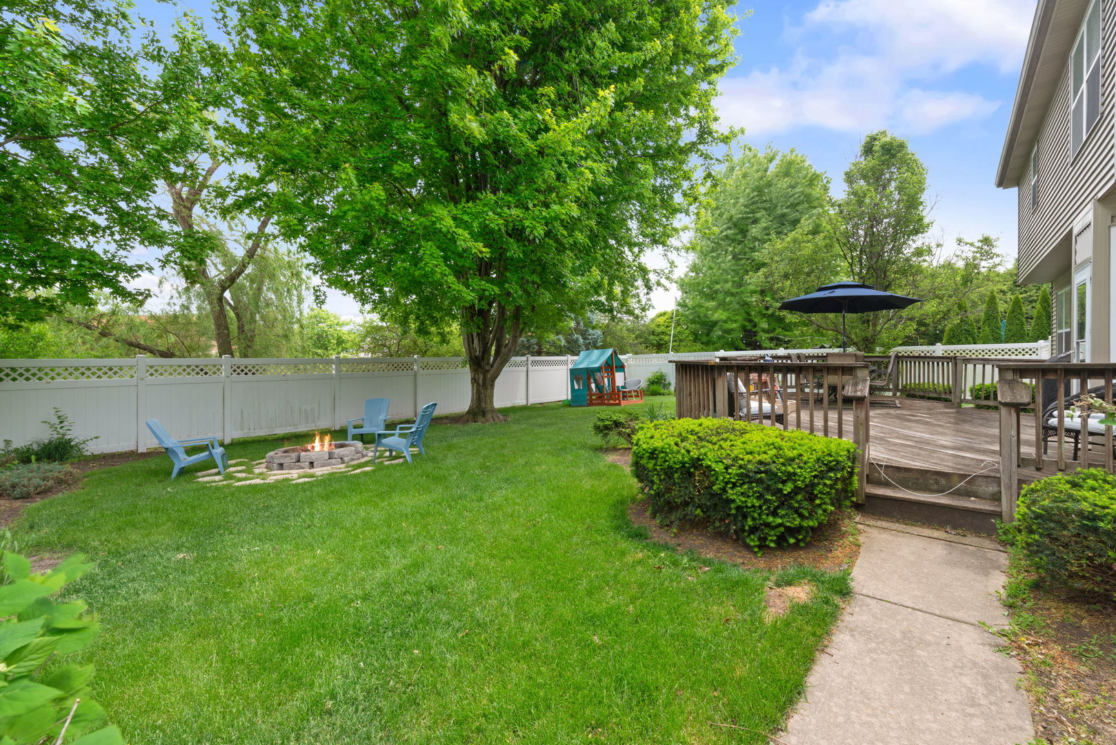 110 Saint Germain Place, St. Charles, IL 60175