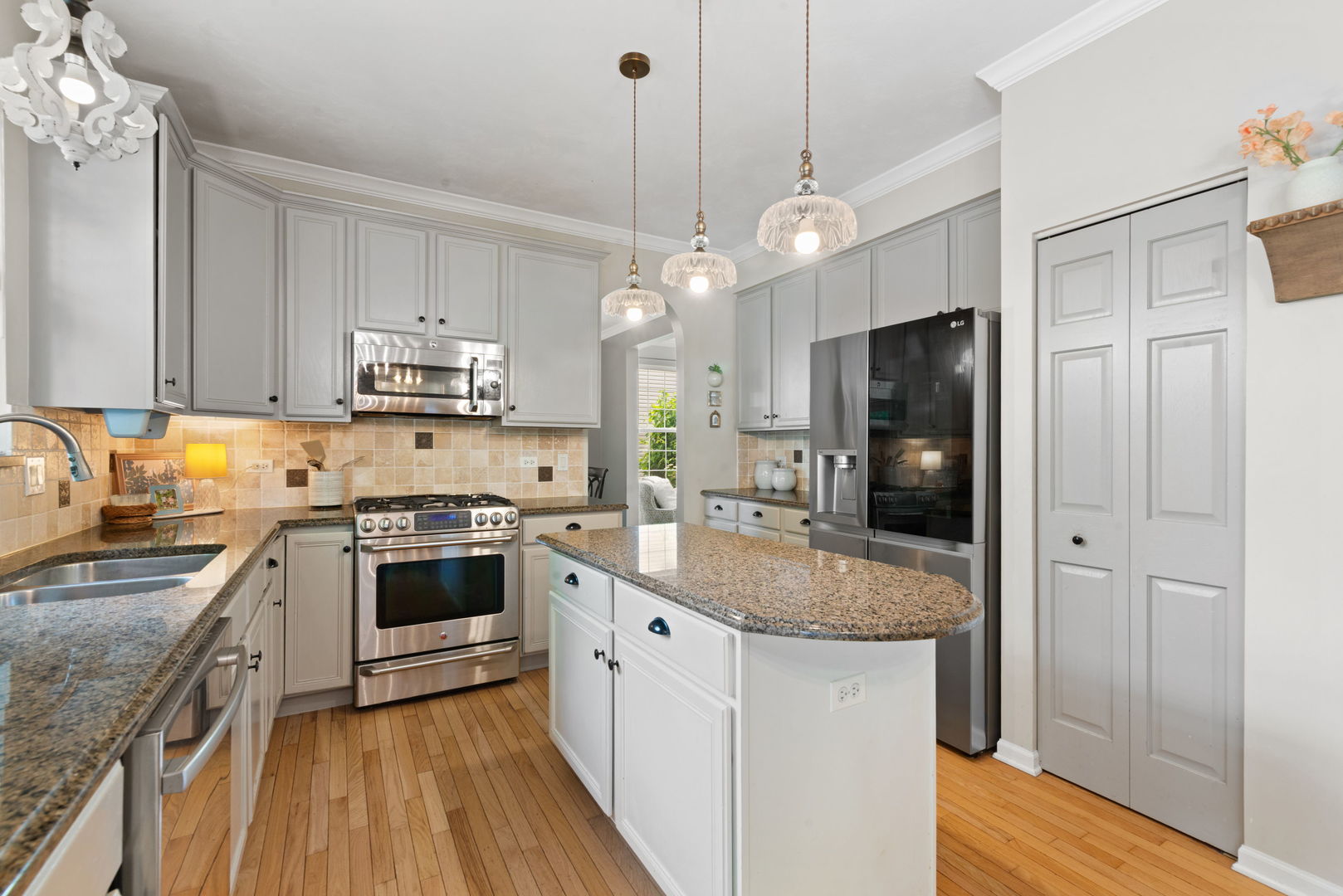 110 Saint Germain Place, St. Charles, IL 60175