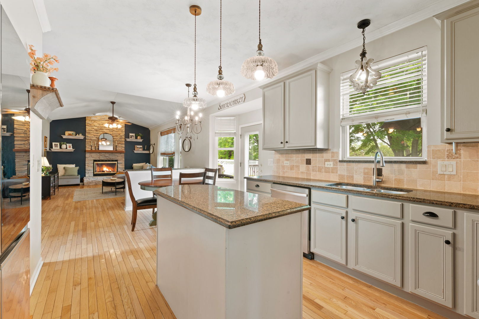 110 Saint Germain Place, St. Charles, IL 60175