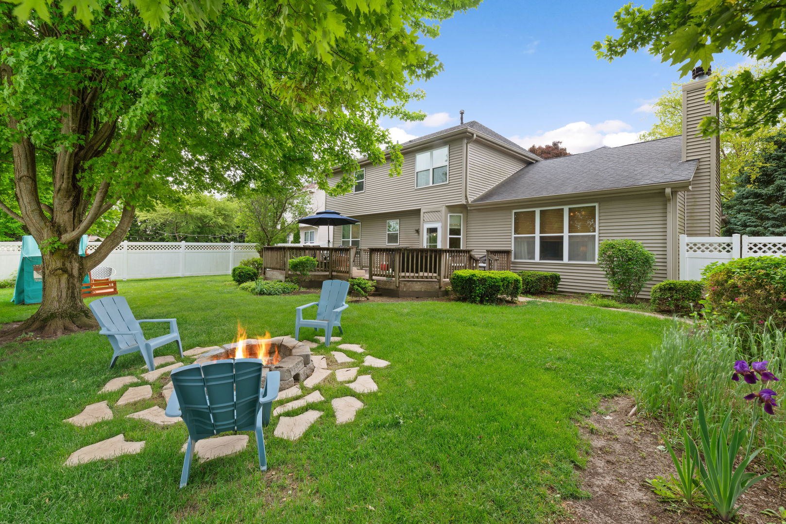 110 Saint Germain Place, St. Charles, IL 60175
