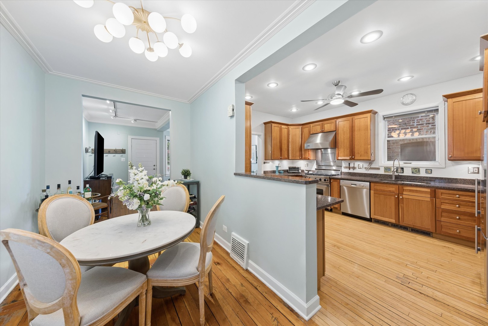 4024 N Bell Avenue, Chicago, IL 60618
