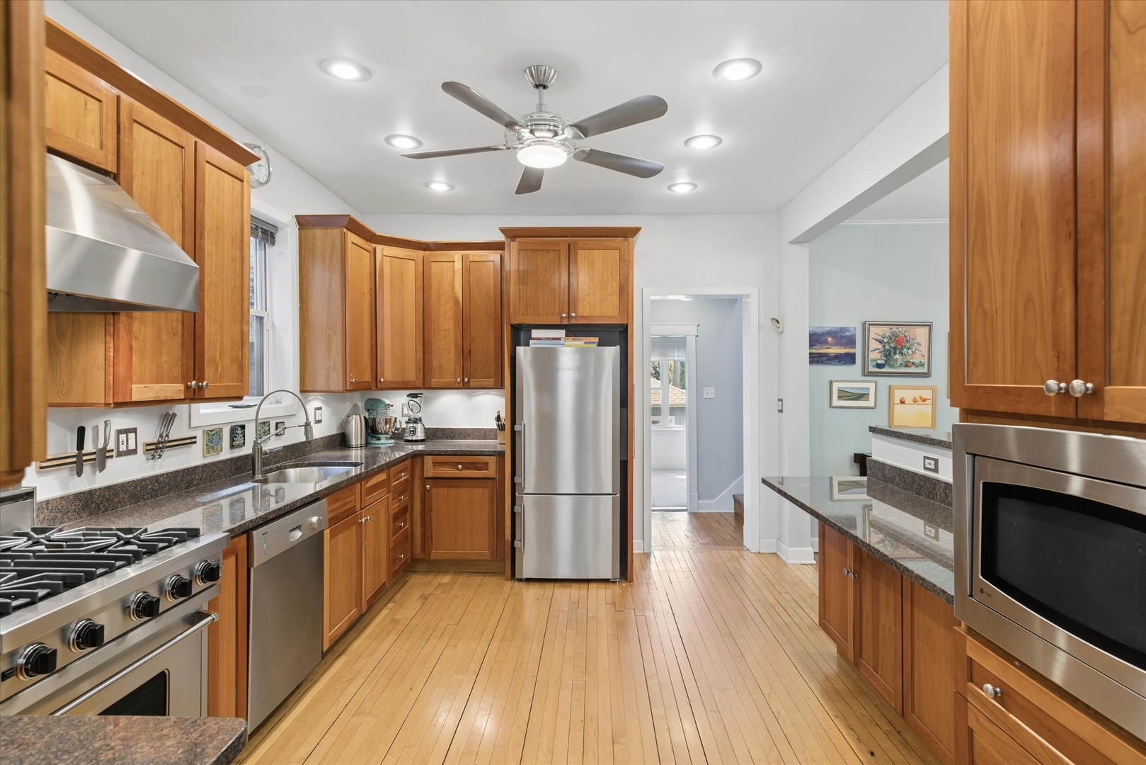 4024 N Bell Avenue, Chicago, IL 60618