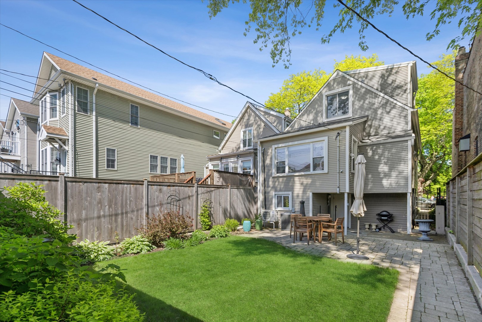 4024 N Bell Avenue, Chicago, IL 60618