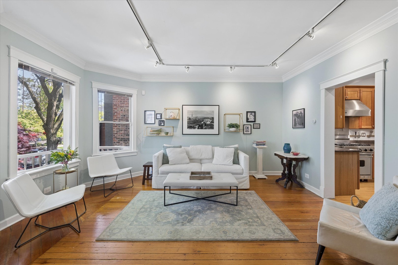 4024 N Bell Avenue, Chicago, IL 60618