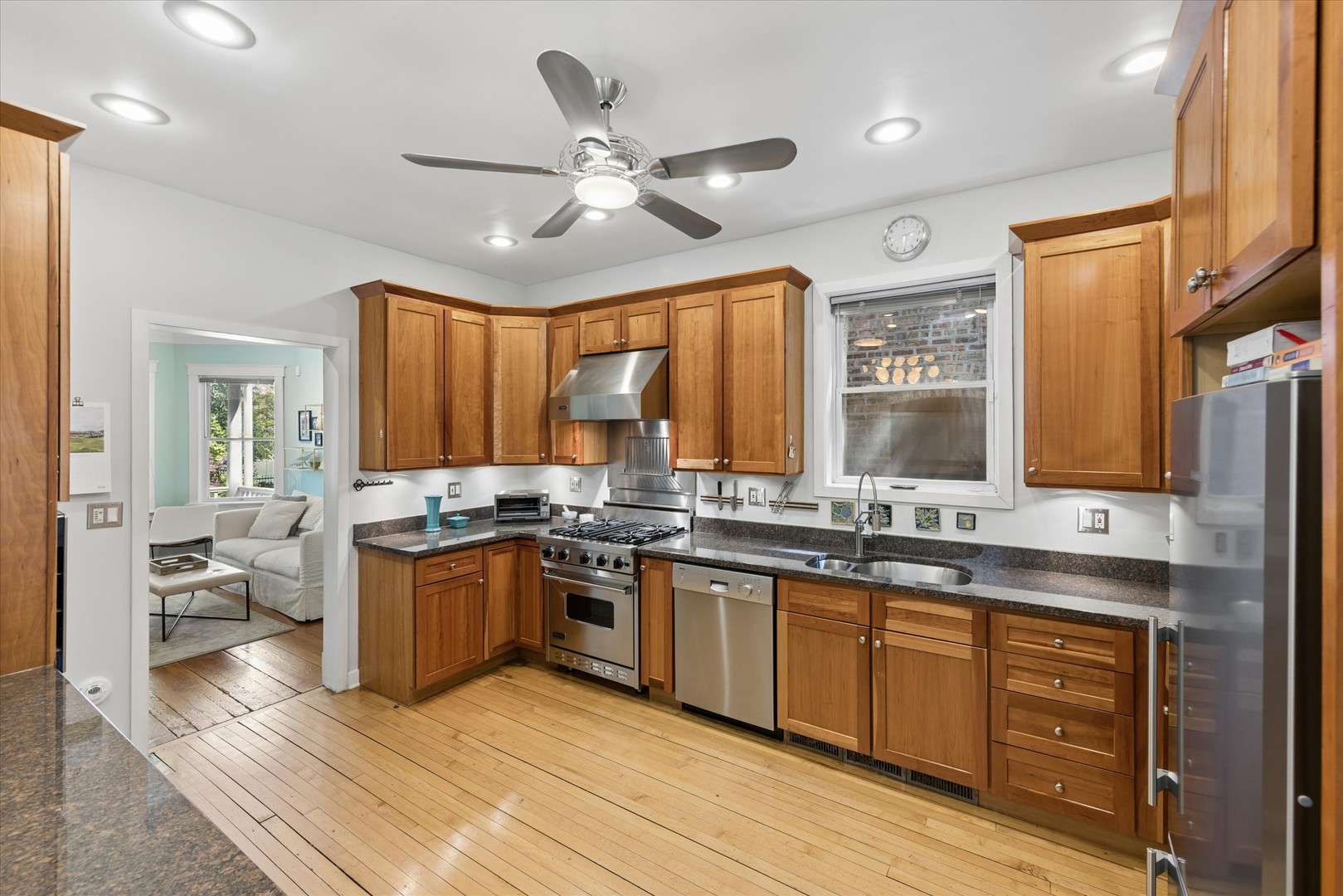 4024 N Bell Avenue, Chicago, IL 60618