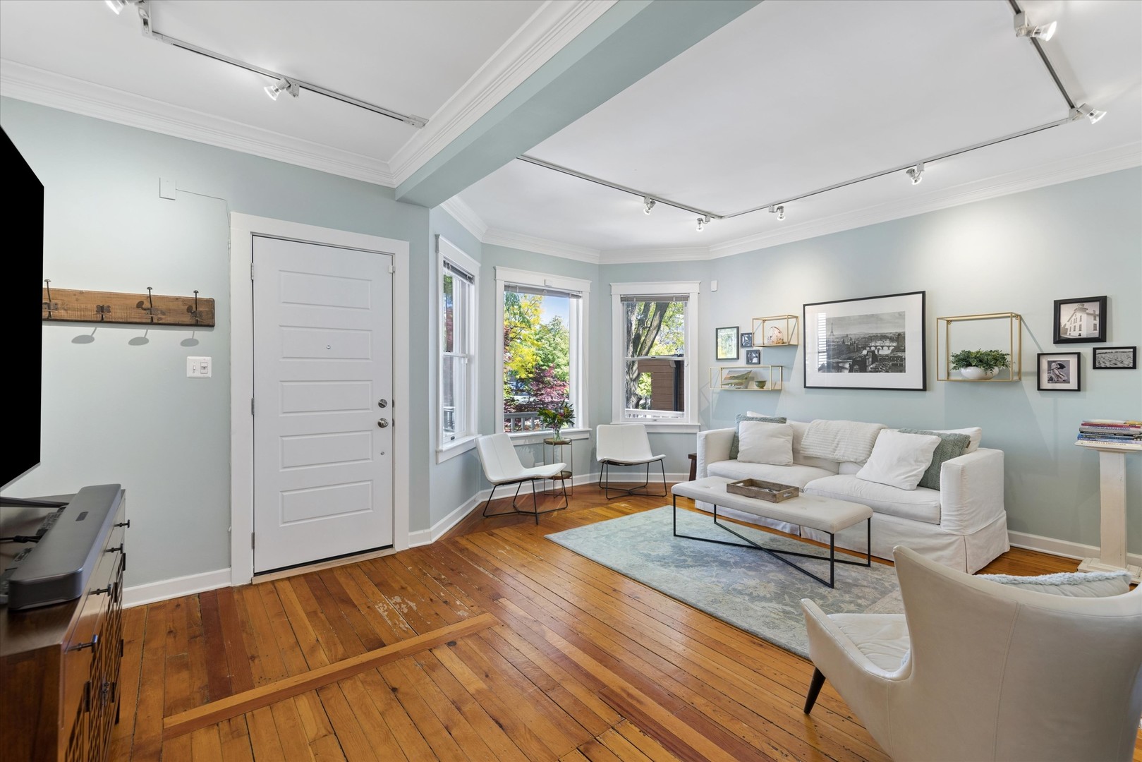 4024 N Bell Avenue, Chicago, IL 60618