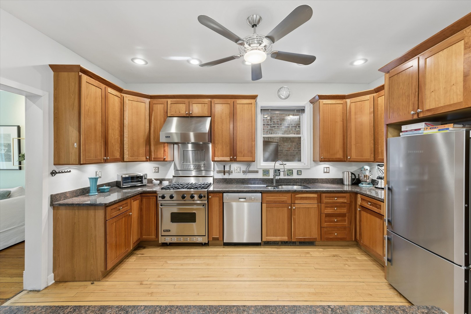 4024 N Bell Avenue, Chicago, IL 60618
