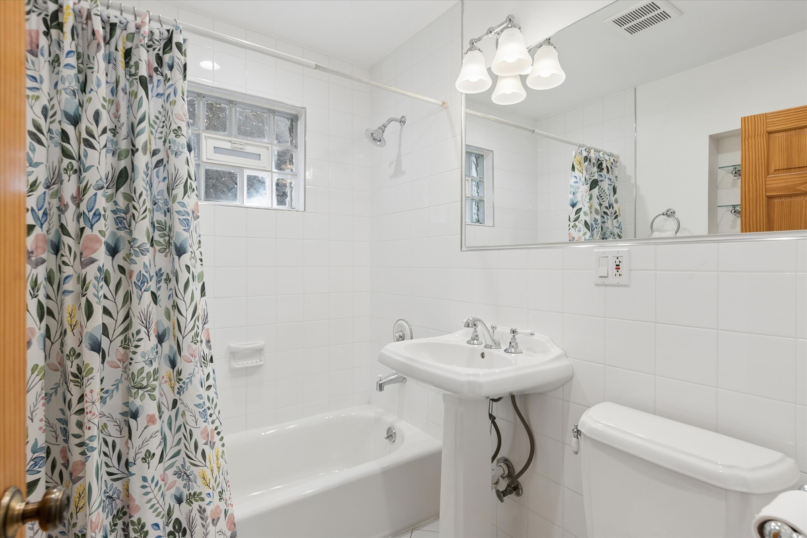 4024 N Bell Avenue, Chicago, IL 60618