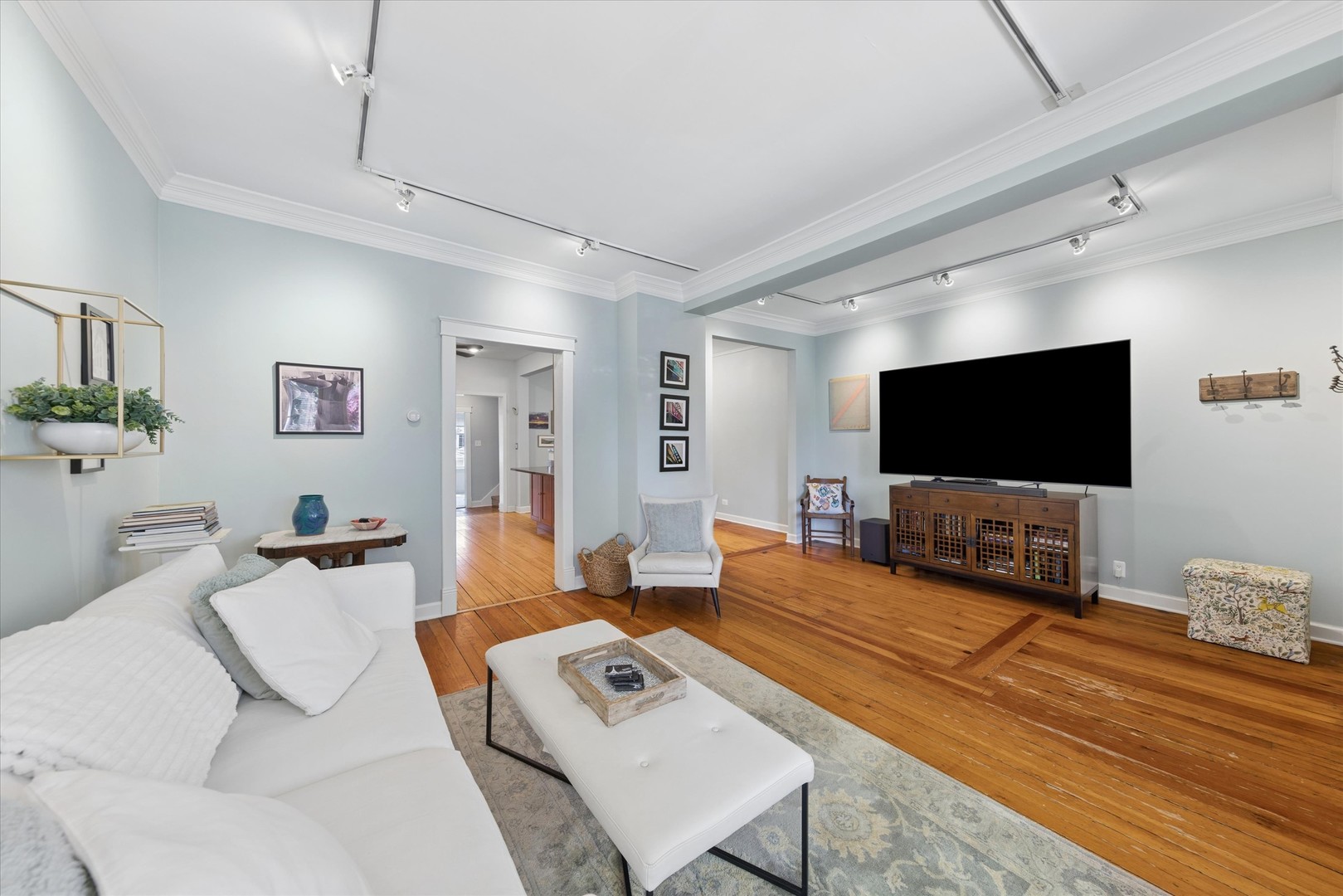 4024 N Bell Avenue, Chicago, IL 60618