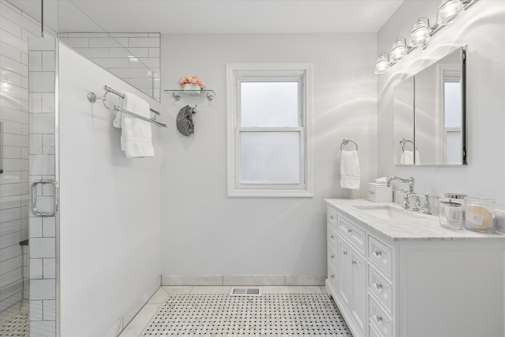 4024 N Bell Avenue, Chicago, IL 60618