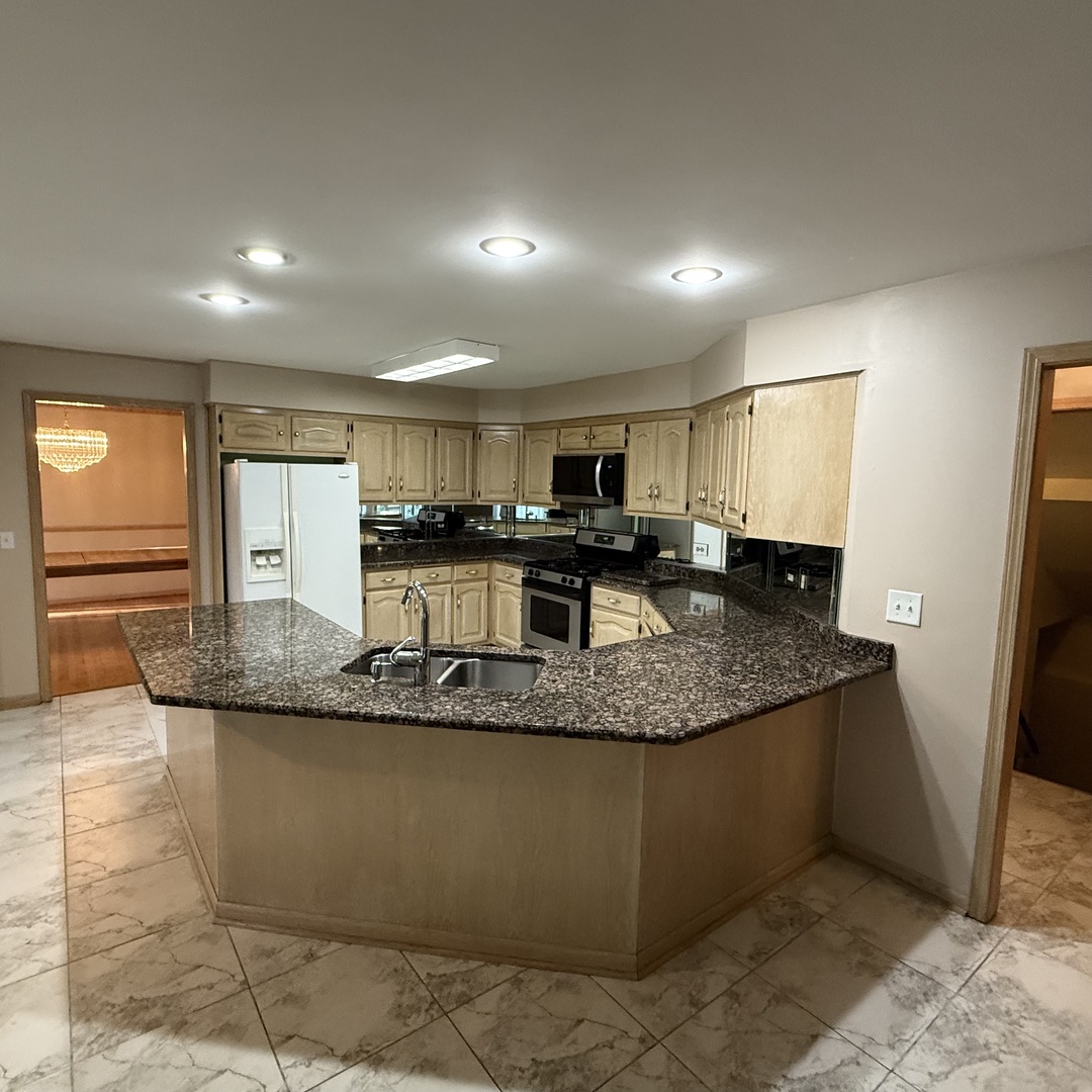 193 Rosedale Court, Bloomingdale, IL 60108