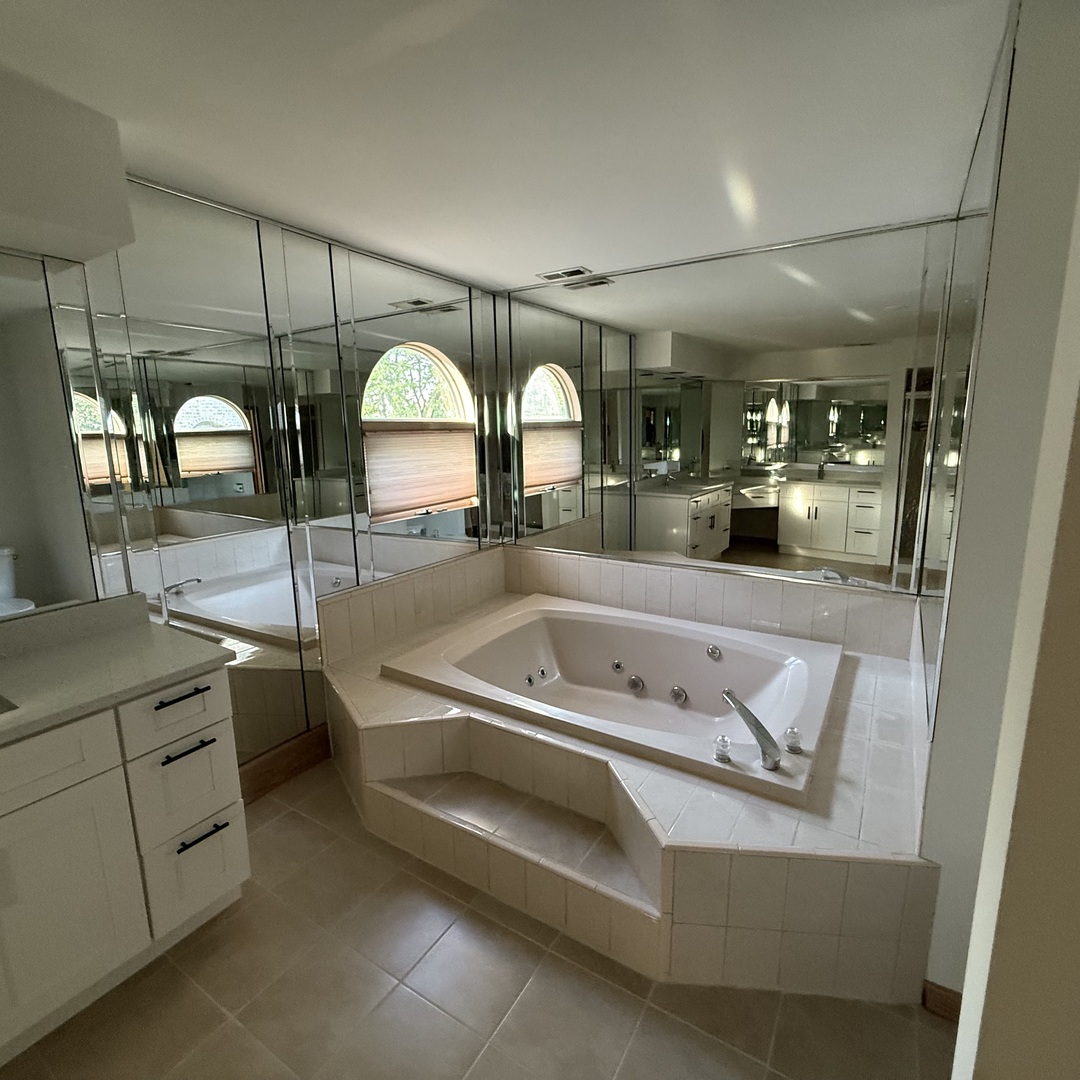 193 Rosedale Court, Bloomingdale, IL 60108