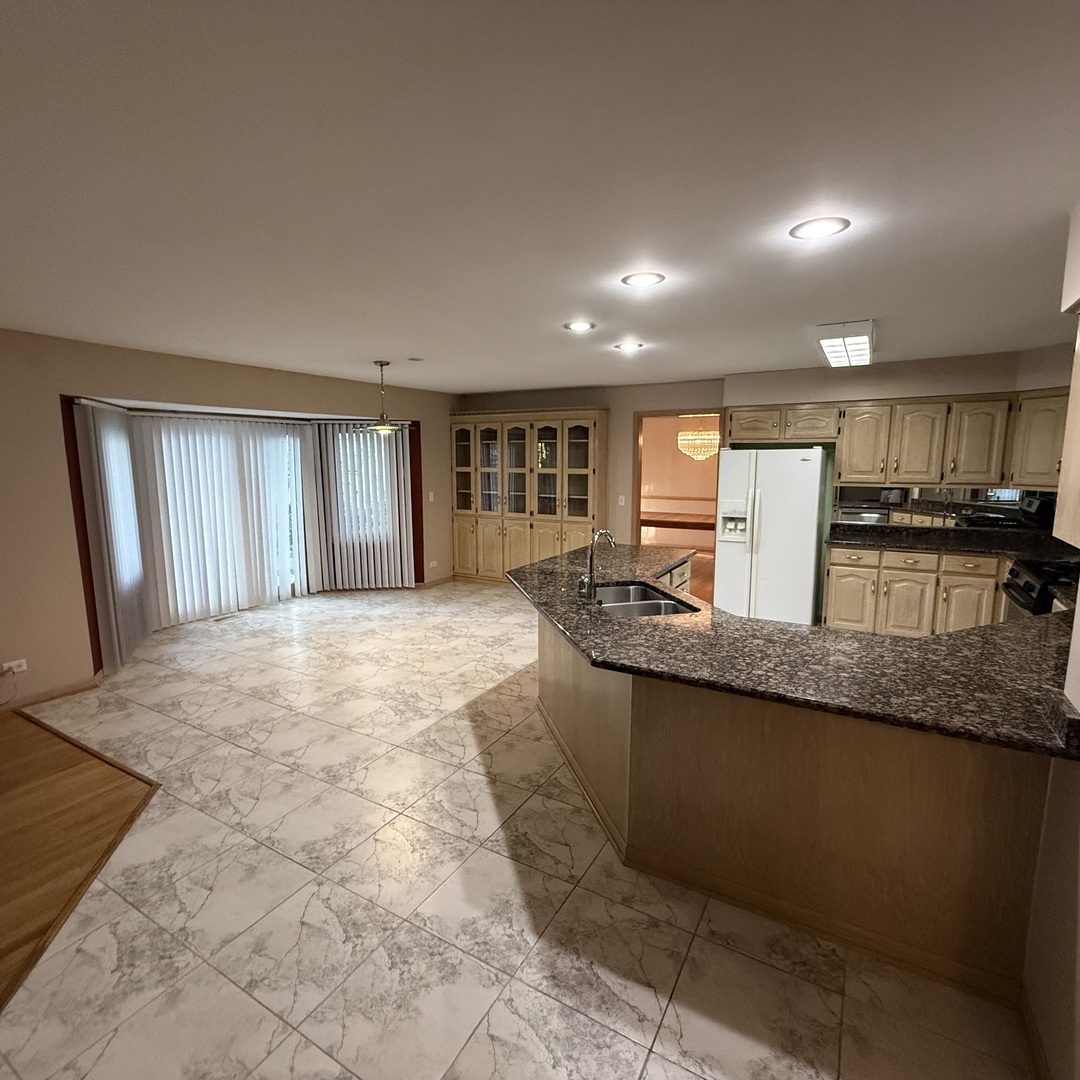 193 Rosedale Court, Bloomingdale, IL 60108
