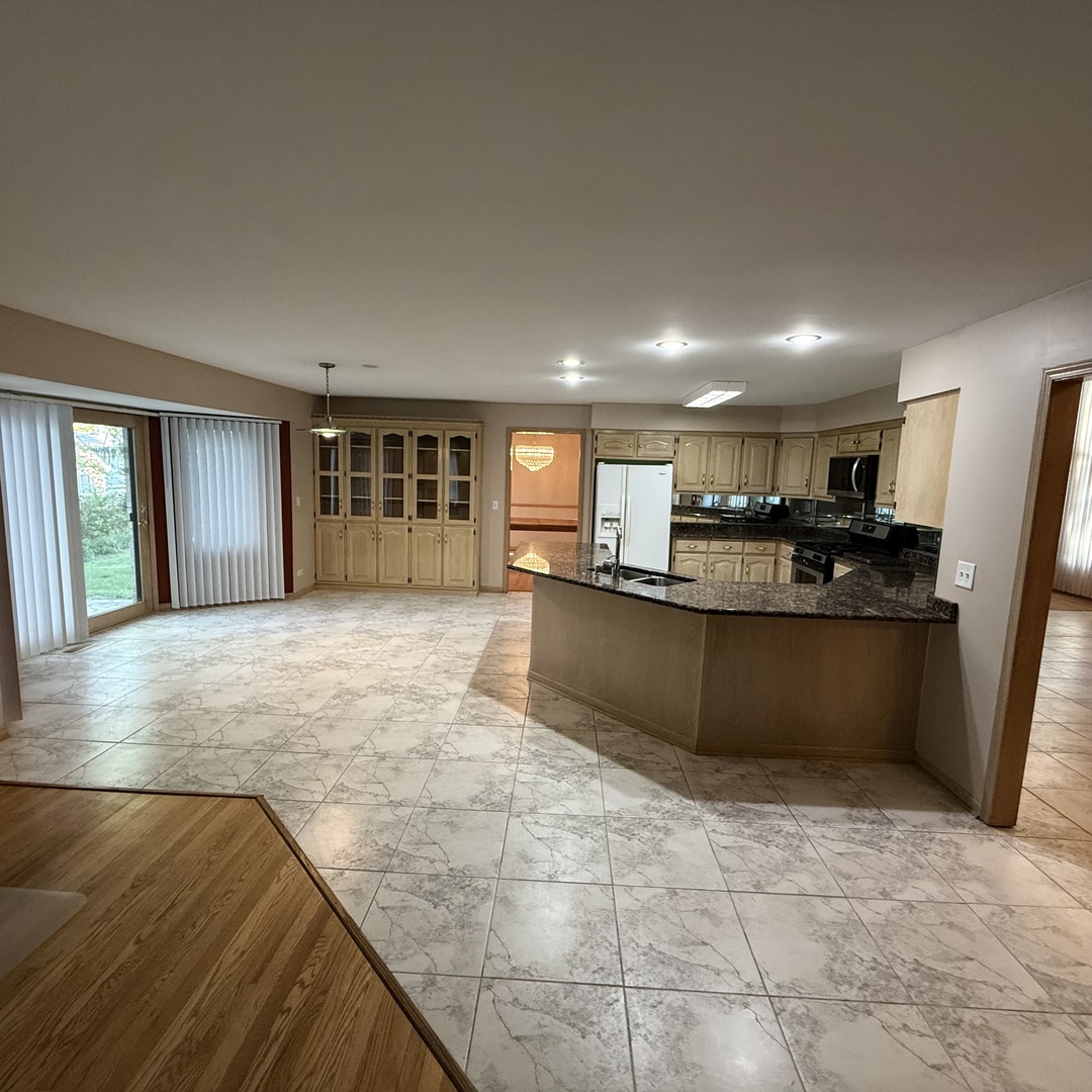 193 Rosedale Court, Bloomingdale, IL 60108