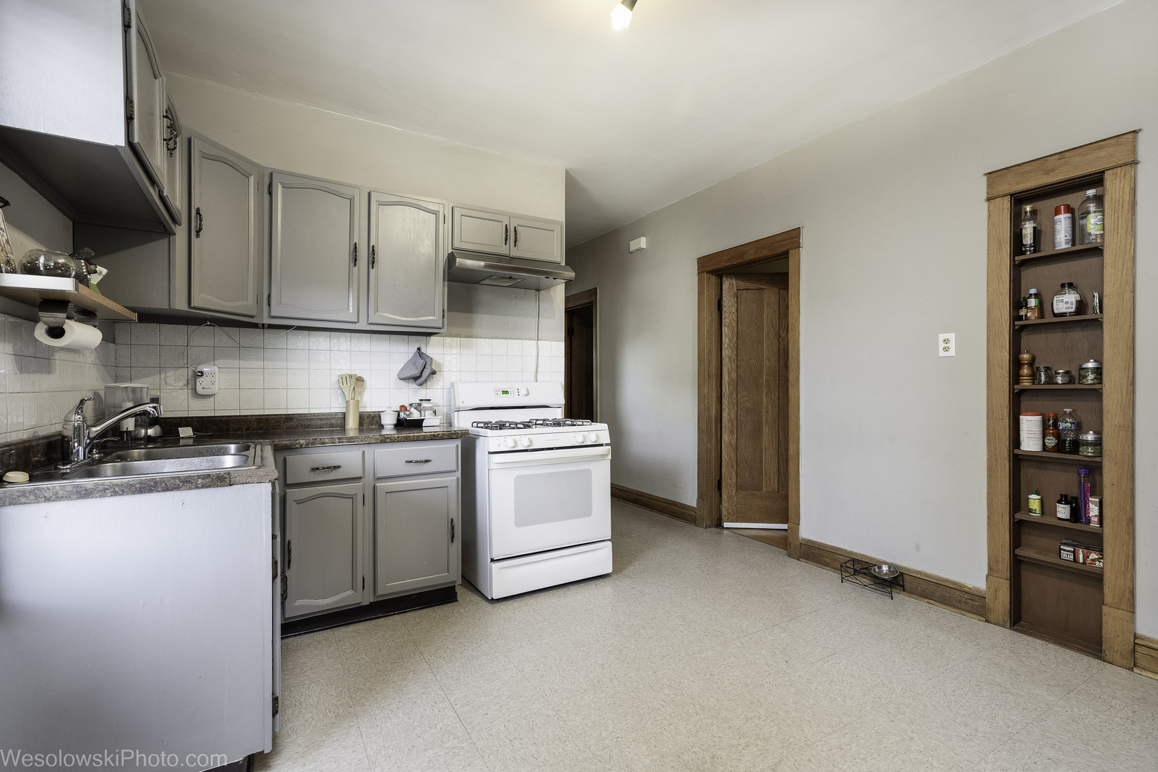 4146 N Marmora Avenue, Chicago, IL 60634