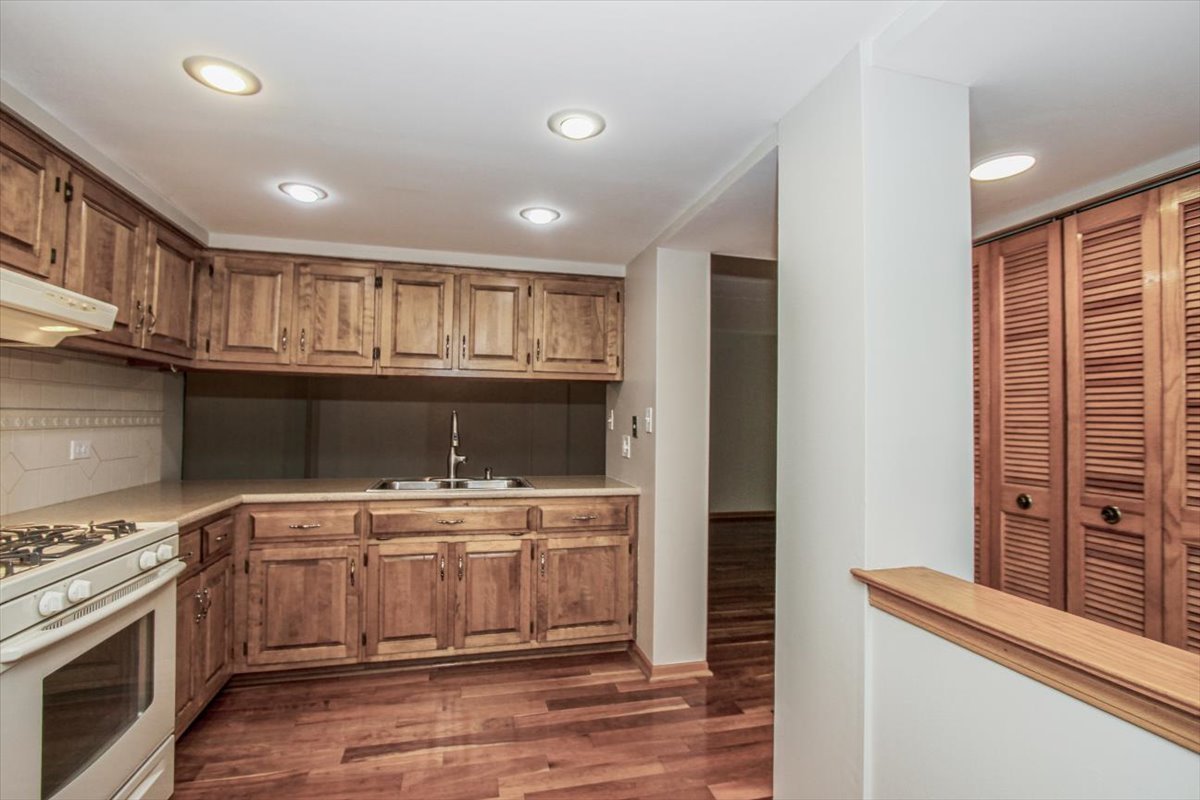 212 W Saint Charles Road #108, Lombard, IL 60148