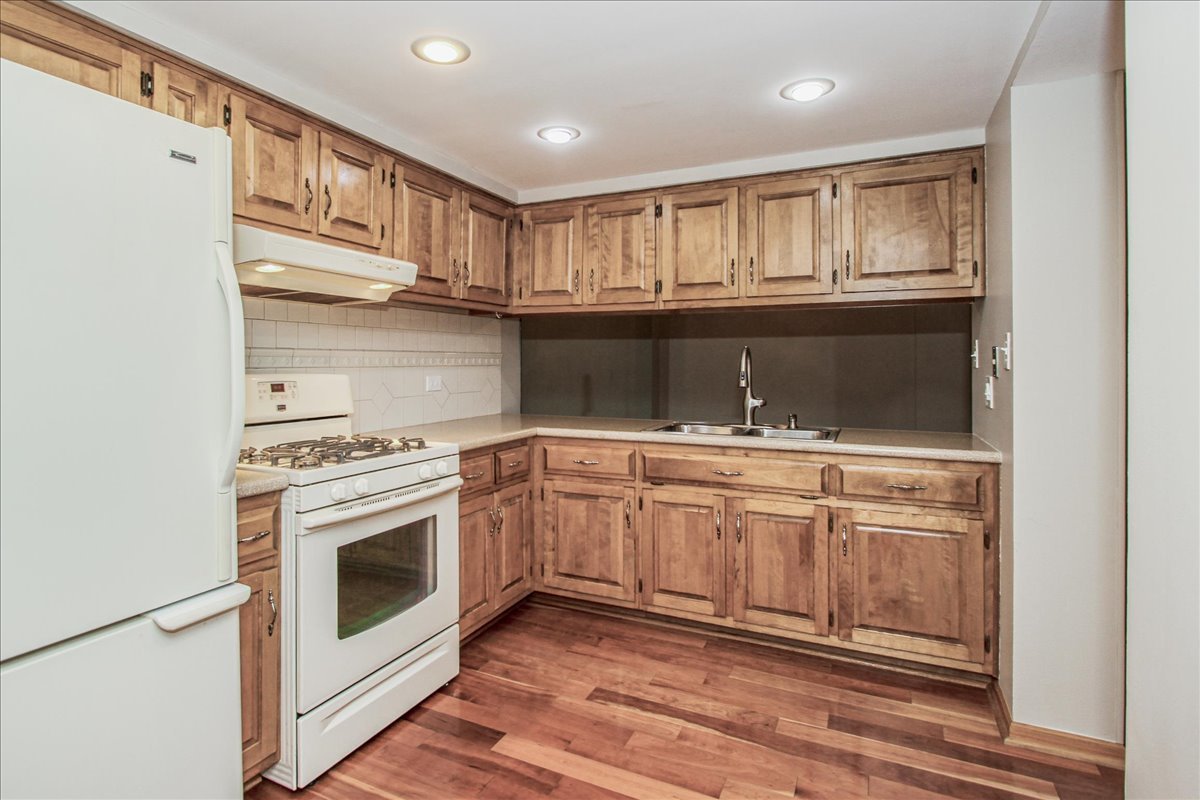 212 W Saint Charles Road #108, Lombard, IL 60148