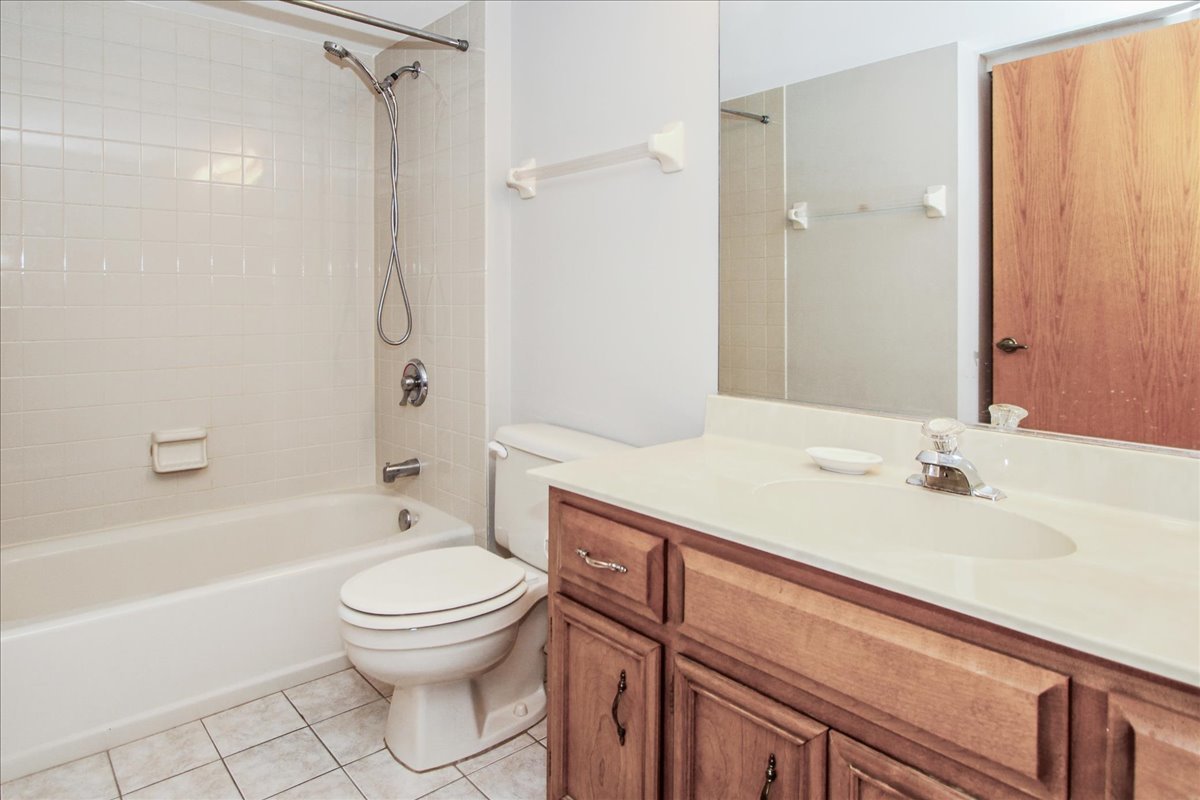 212 W Saint Charles Road #108, Lombard, IL 60148