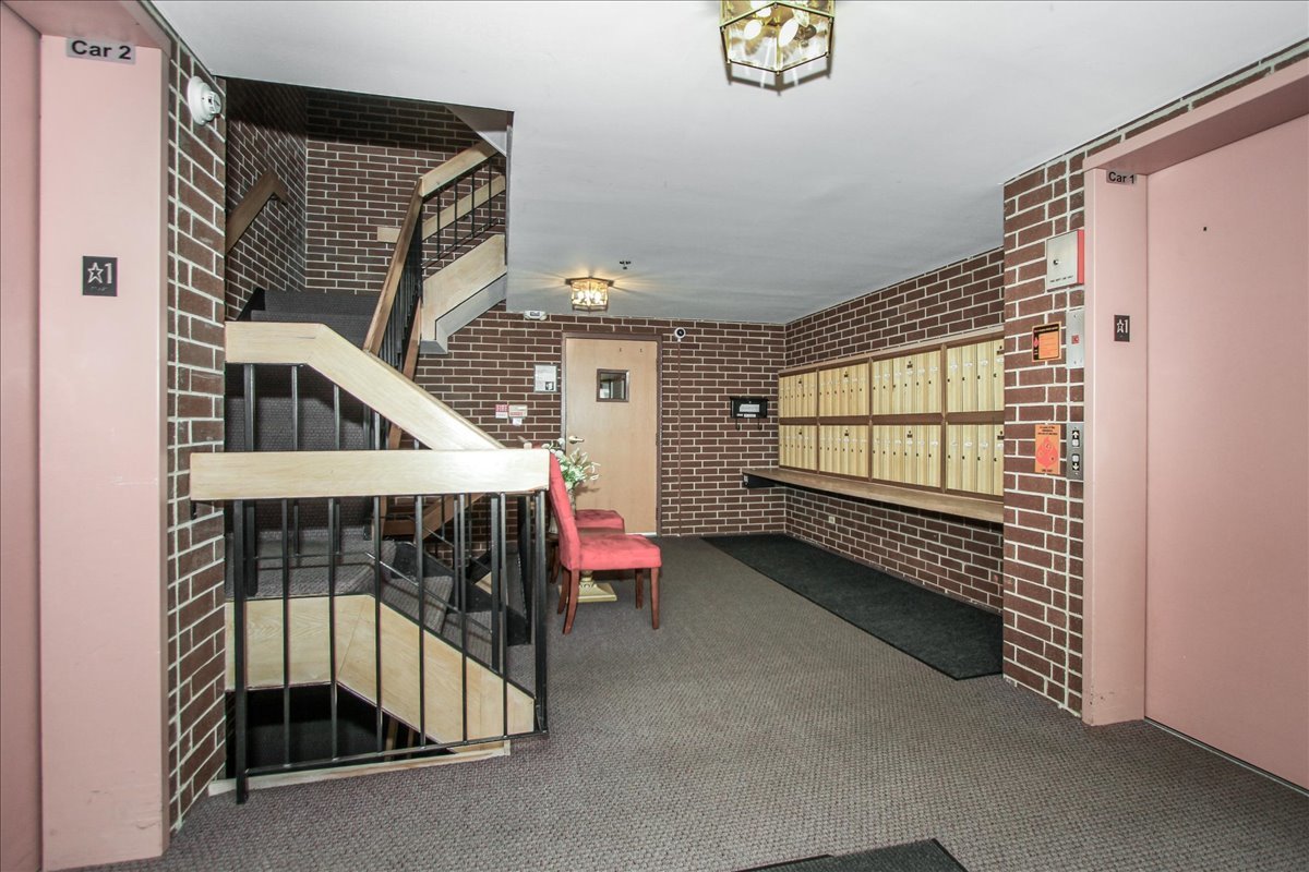 212 W Saint Charles Road #108, Lombard, IL 60148