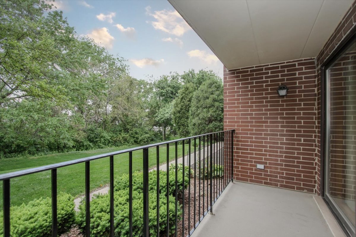 212 W Saint Charles Road #108, Lombard, IL 60148