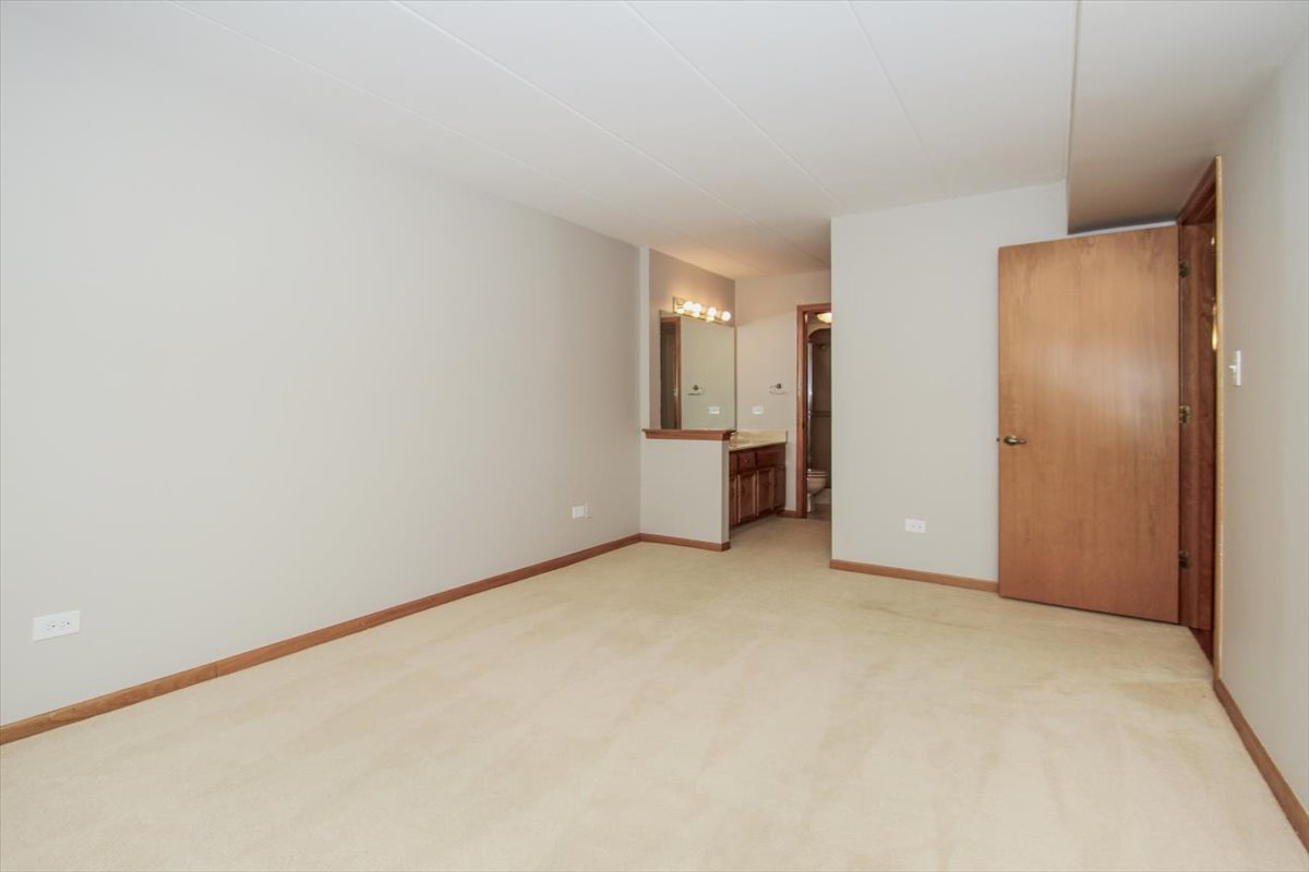 212 W Saint Charles Road #108, Lombard, IL 60148