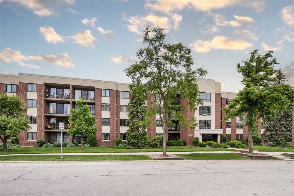 212 W Saint Charles Road #108, Lombard, IL 60148