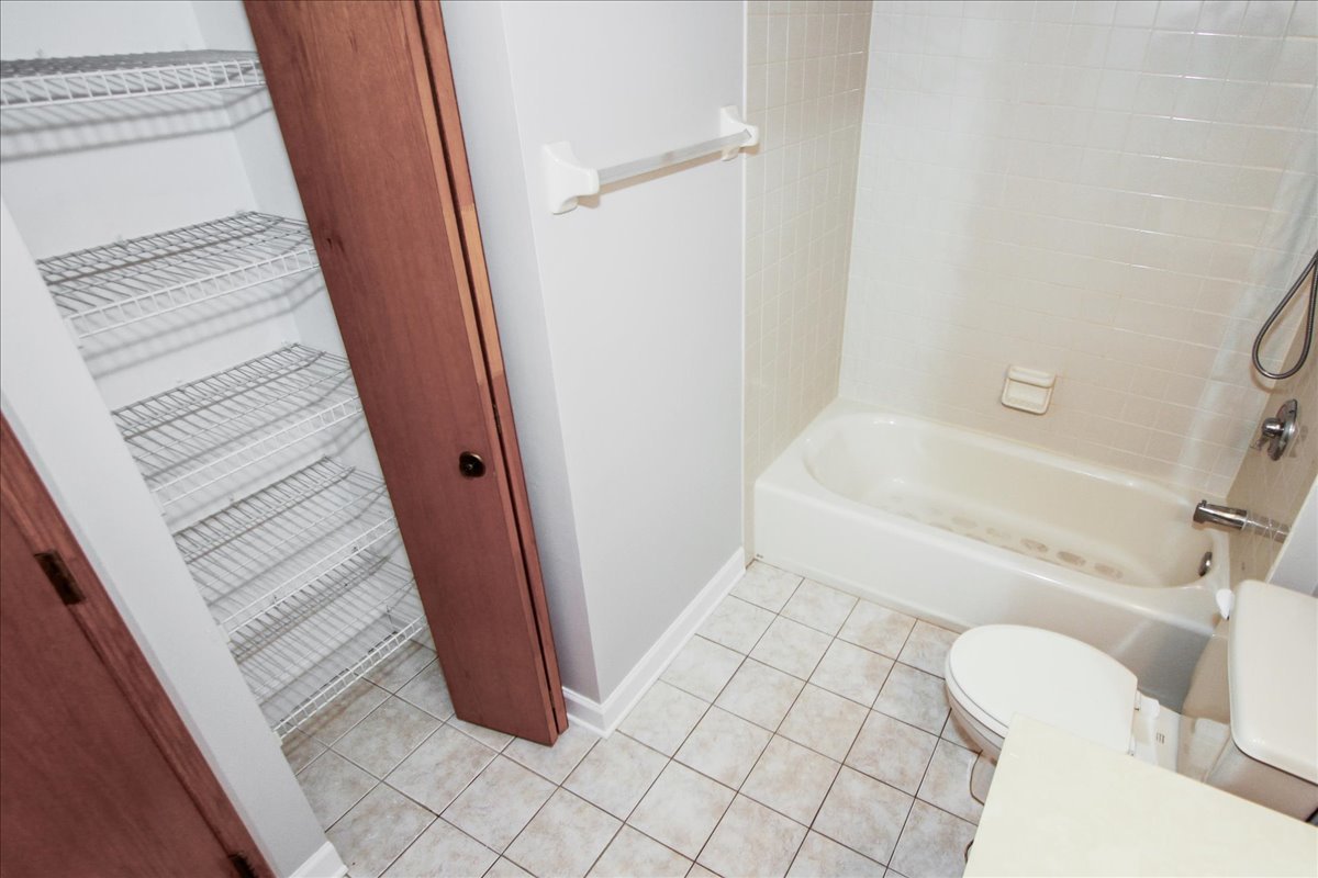 212 W Saint Charles Road #108, Lombard, IL 60148