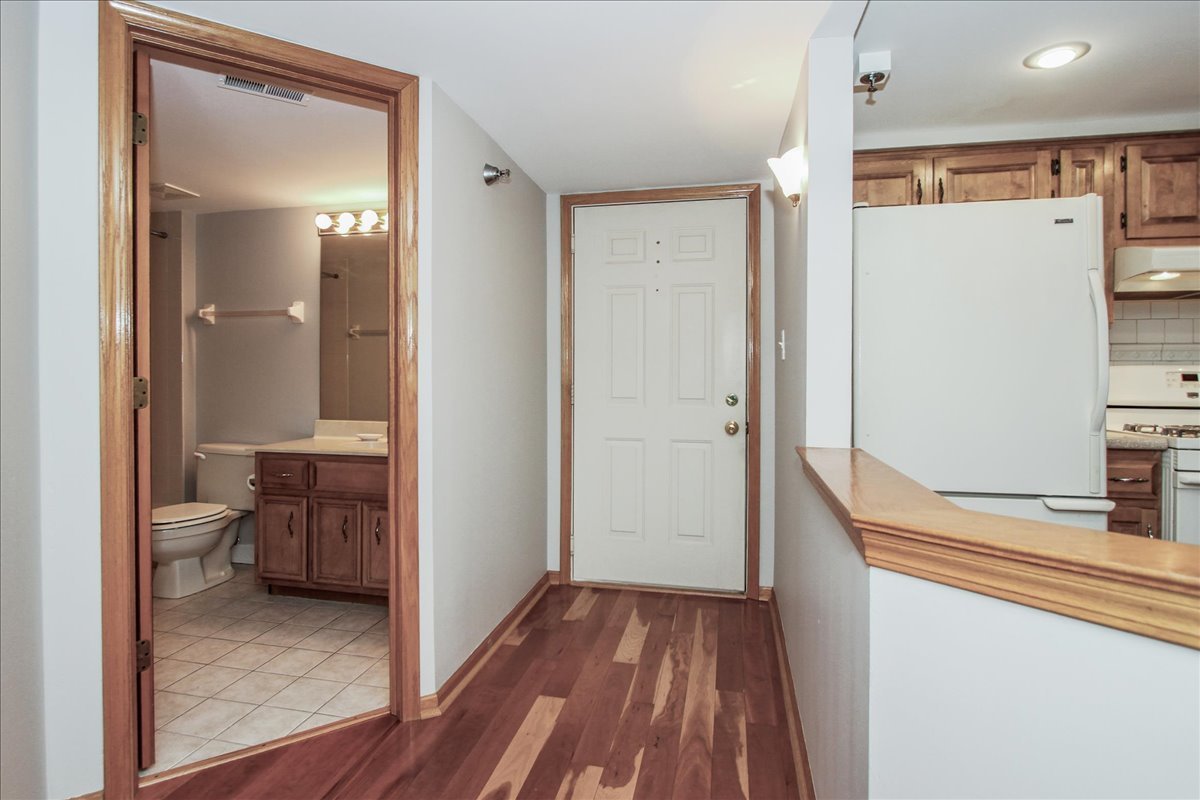 212 W Saint Charles Road #108, Lombard, IL 60148