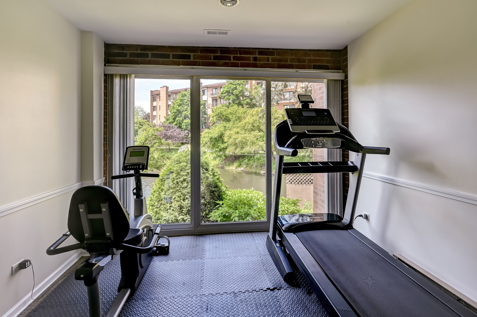 701 Lake Hinsdale Drive #412, Willowbrook, IL 60527
