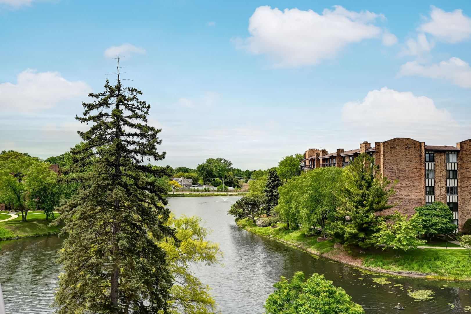 701 Lake Hinsdale Drive #412, Willowbrook, IL 60527