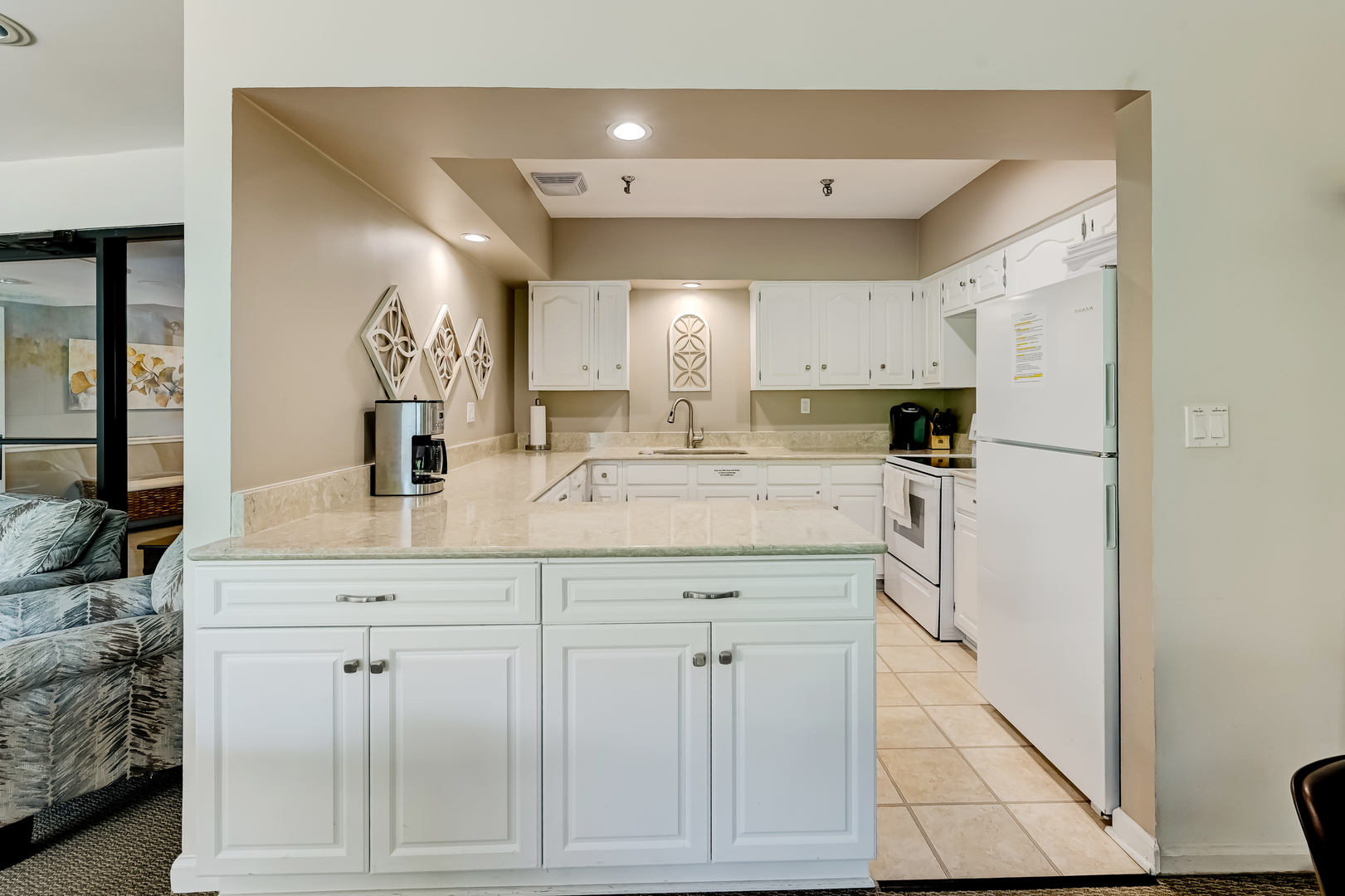 701 Lake Hinsdale Drive #412, Willowbrook, IL 60527
