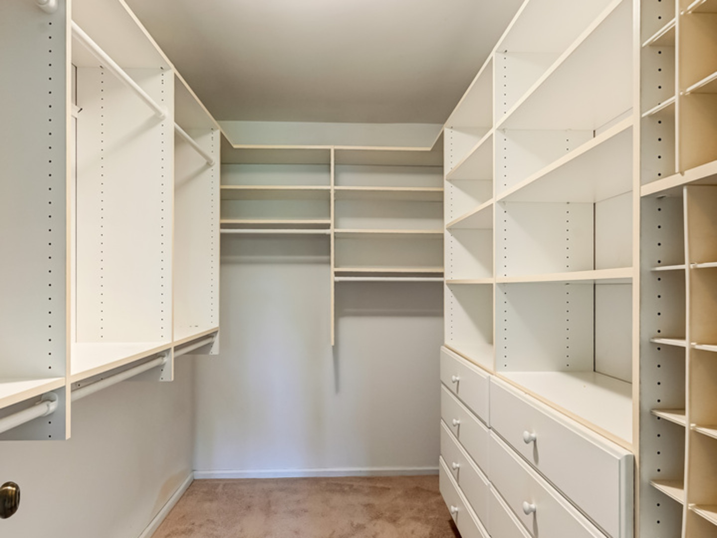 701 Lake Hinsdale Drive #412, Willowbrook, IL 60527