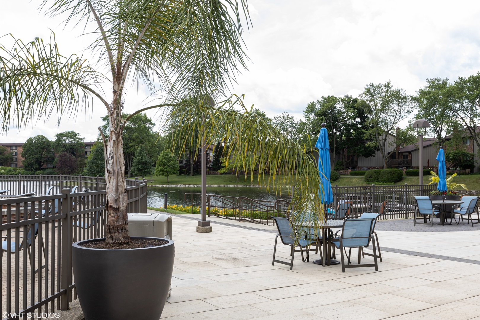 701 Lake Hinsdale Drive #412, Willowbrook, IL 60527