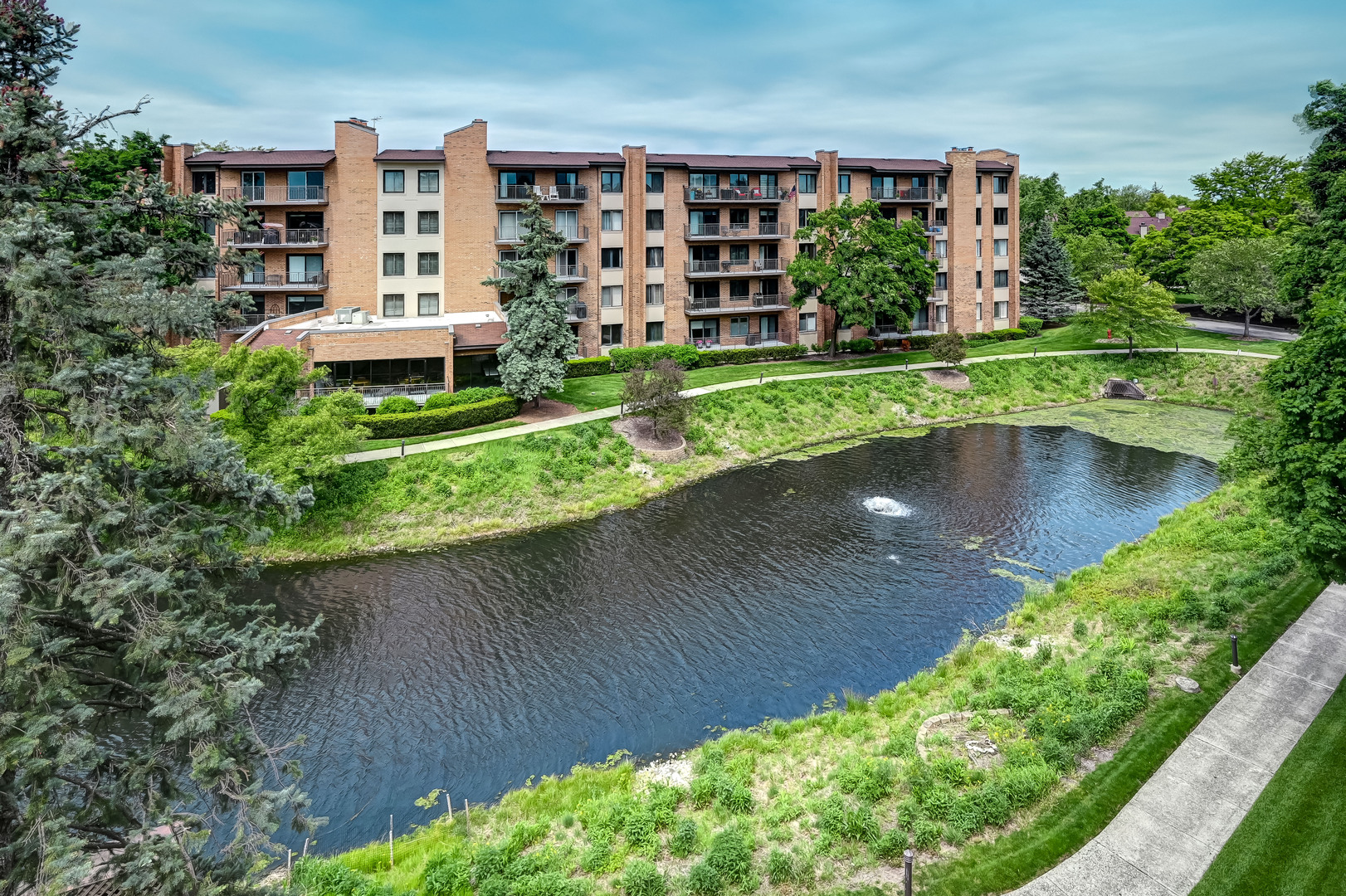 701 Lake Hinsdale Drive #412, Willowbrook, IL 60527