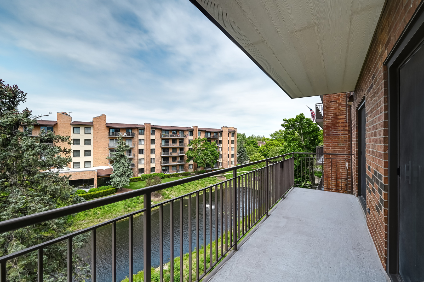 701 Lake Hinsdale Drive #412, Willowbrook, IL 60527