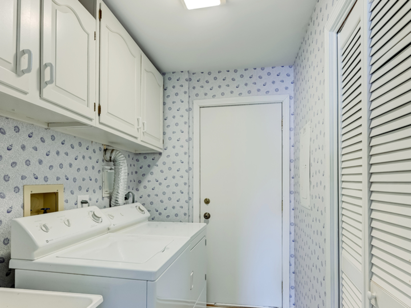 701 Lake Hinsdale Drive #412, Willowbrook, IL 60527