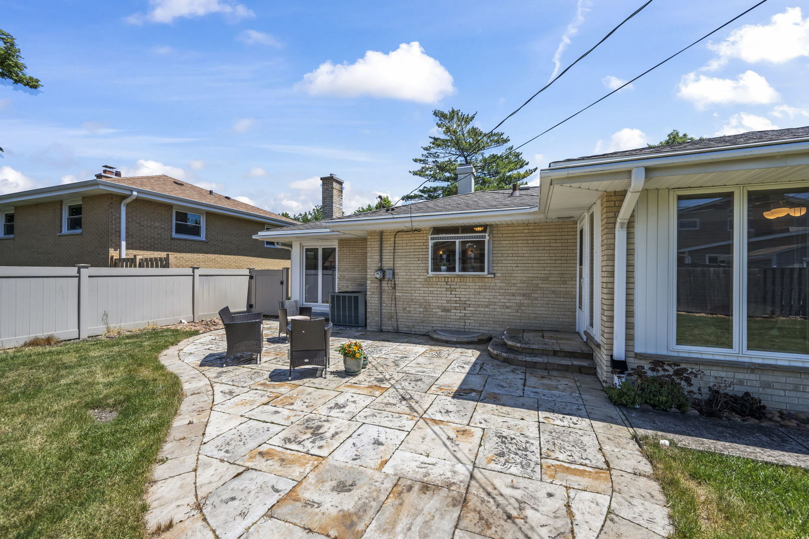 514 S Owen Street, Mount Prospect, IL 60056