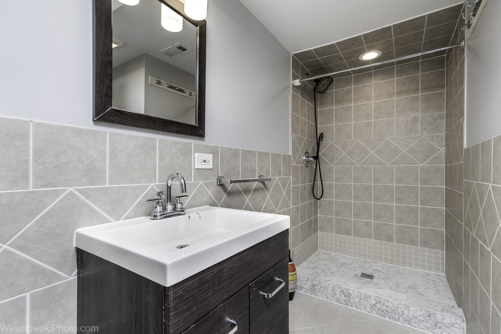 3024 N 76th Avenue, Elmwood Park, IL 60707