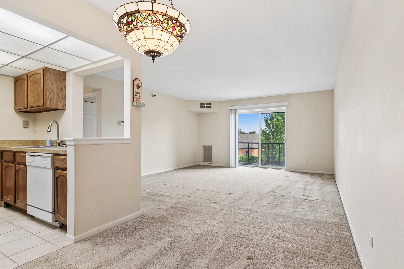 1 Bloomingdale Place #220, Bloomingdale, IL 60108