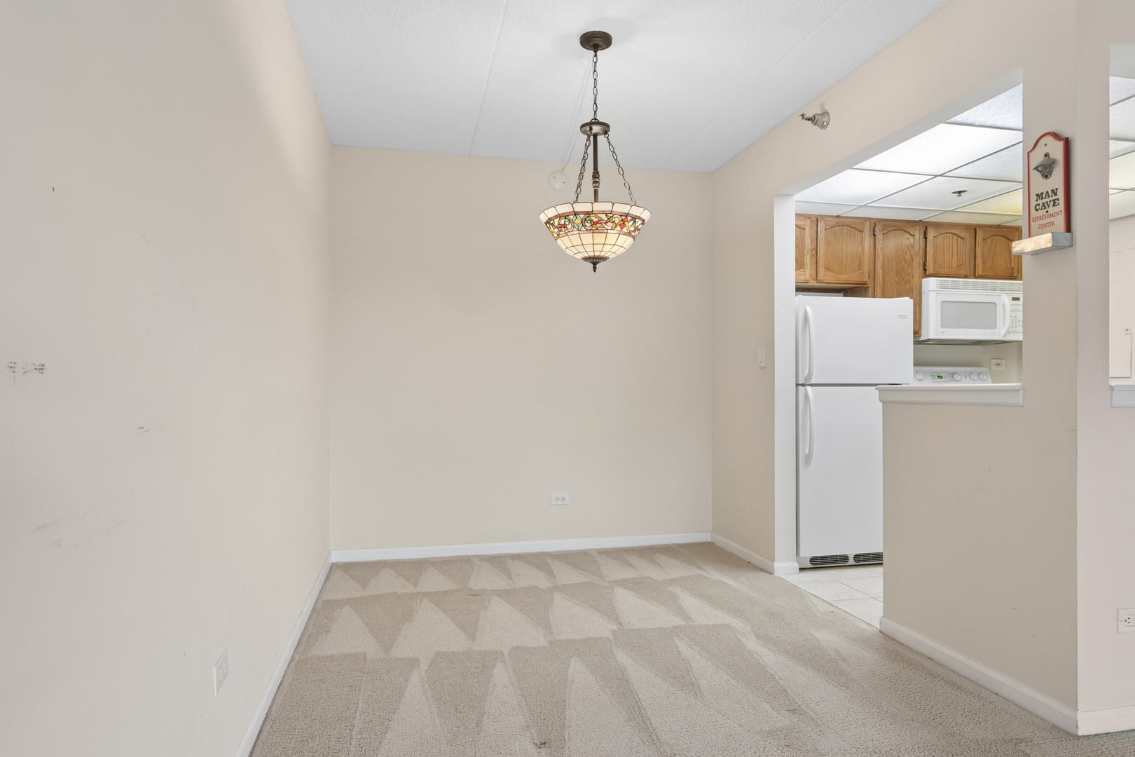 1 Bloomingdale Place #220, Bloomingdale, IL 60108