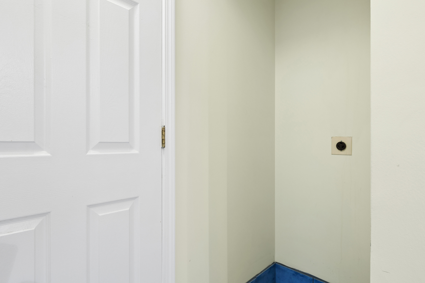 1 Bloomingdale Place #220, Bloomingdale, IL 60108