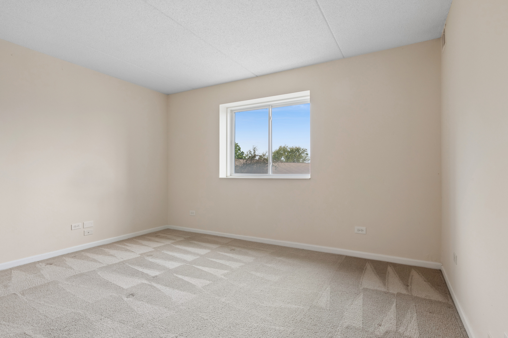 1 Bloomingdale Place #220, Bloomingdale, IL 60108