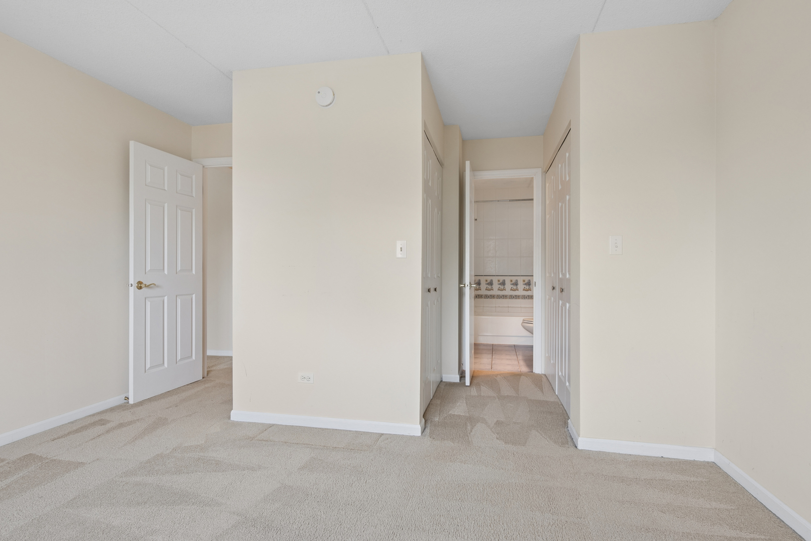 1 Bloomingdale Place #220, Bloomingdale, IL 60108